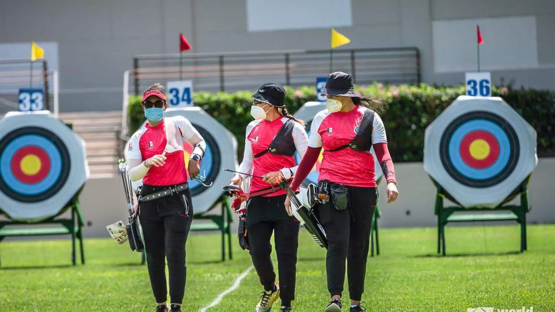 La selección nacional recurvo femenil con la sonorense Alejandra Valencia, Aída Román y Ana Vázquez